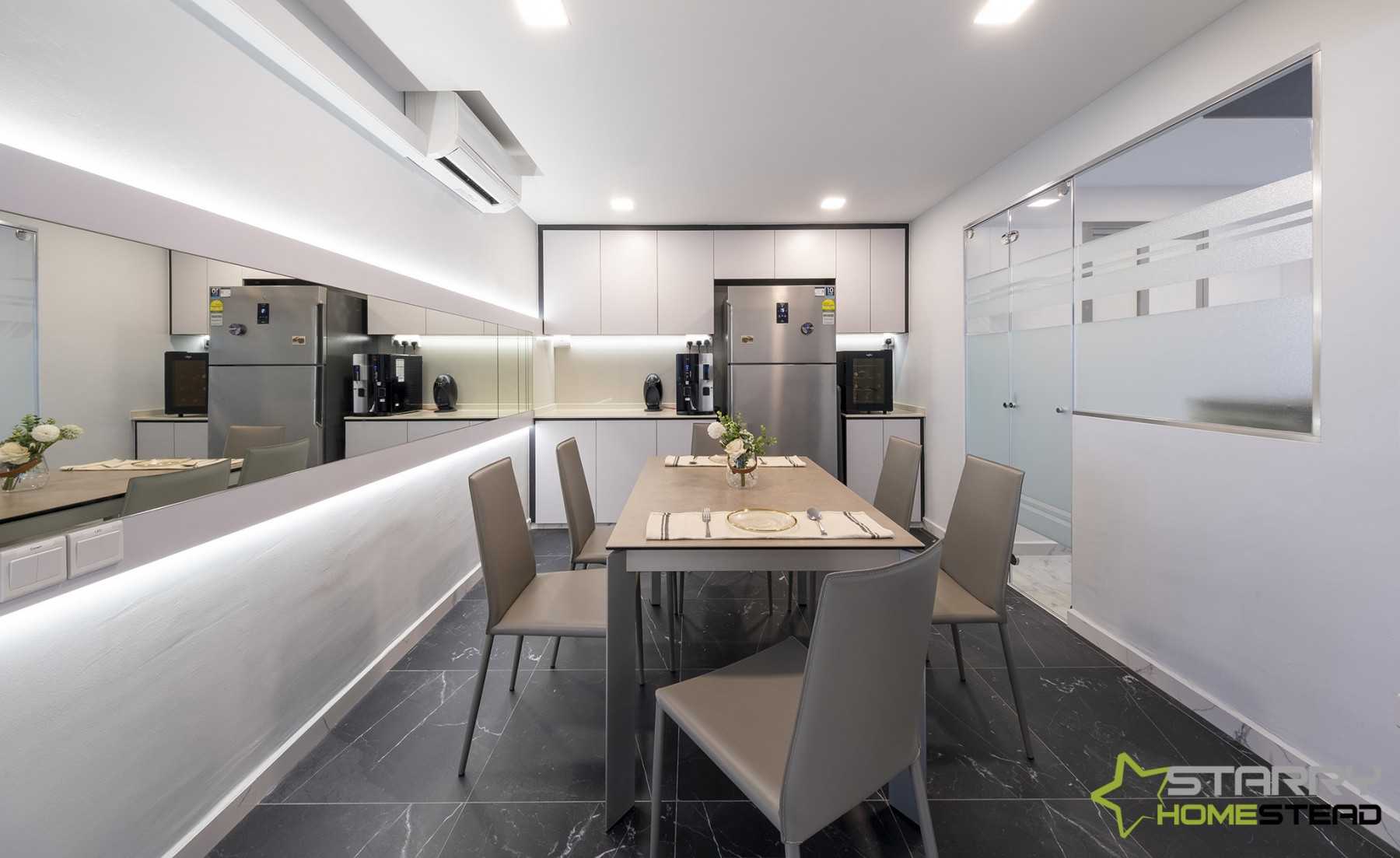 Modern Dining Room with Dining Table and Dining Chairs