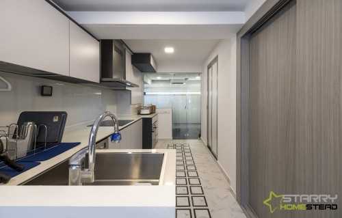 Modern Kitchen at 424 Serangoon Central