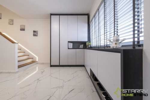 Modern Entryway at 424 Serangoon Central