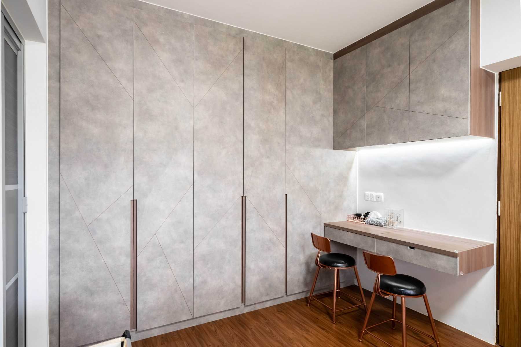 Contemporary Bedroom with Vinyl Flooring and Wardrobe