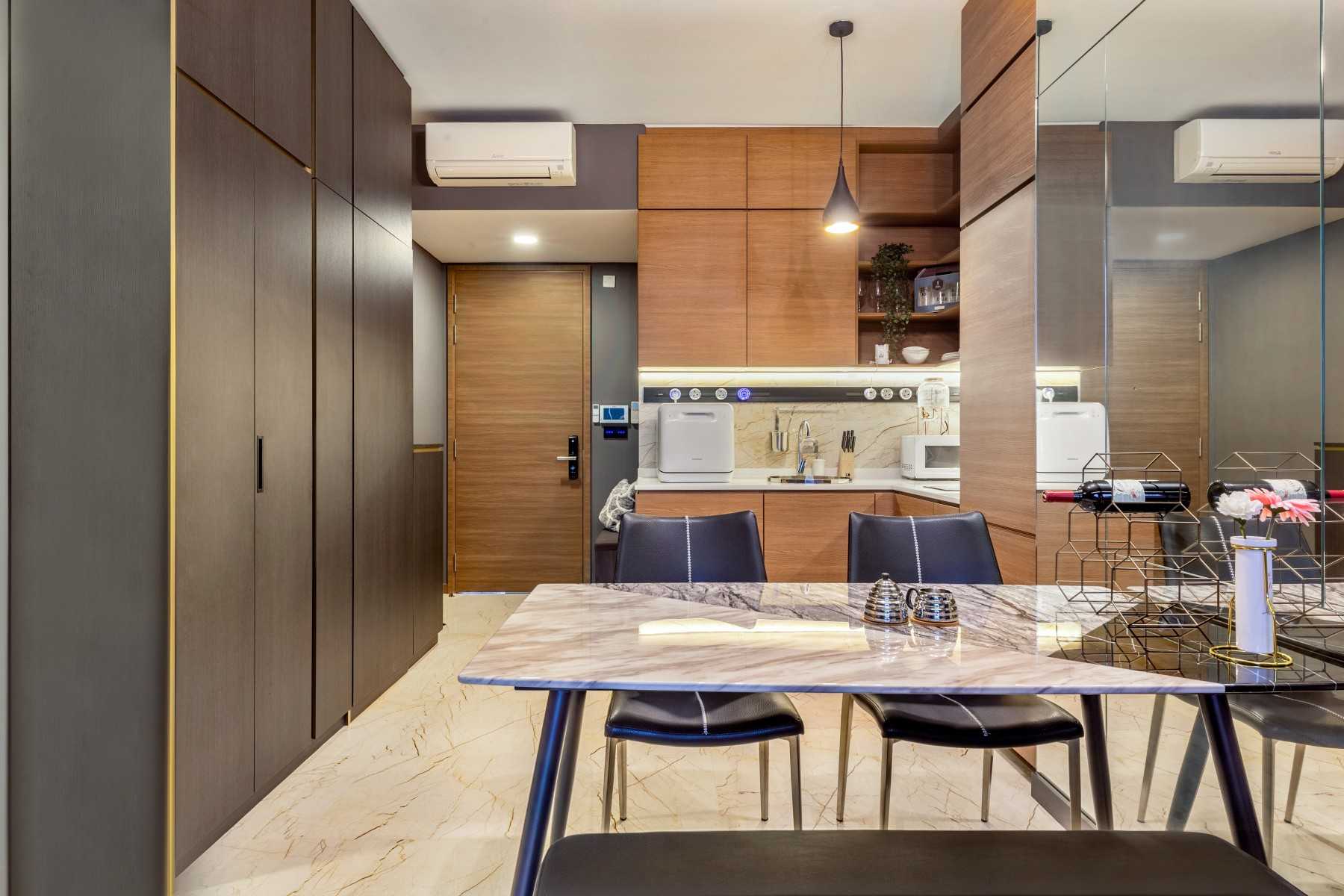 Modern Dining Room with Drop Light and Mirror