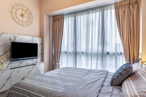 Modern Bedroom at Queens Peak