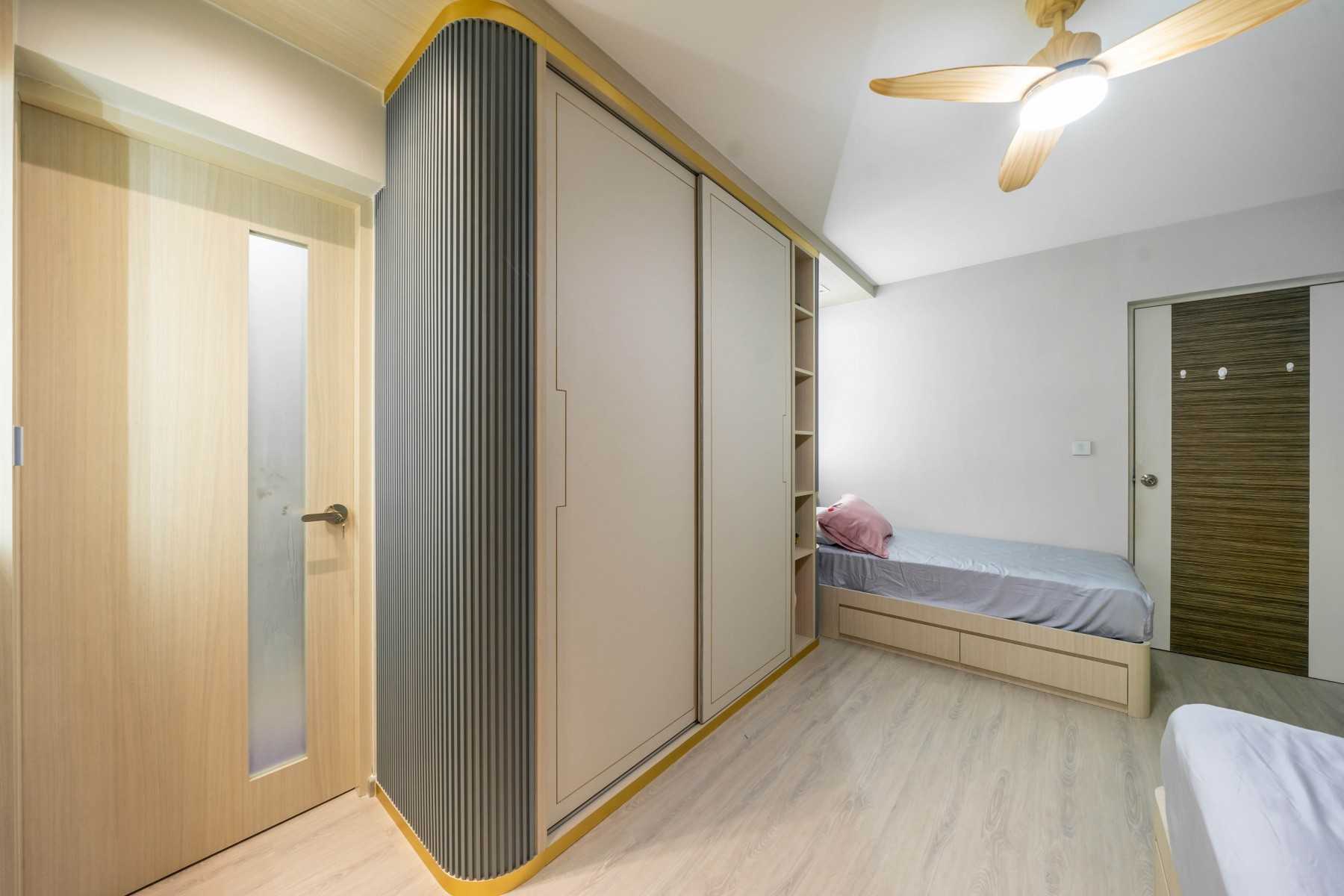 Modern Bedroom with Vinyl Flooring and Wardrobe