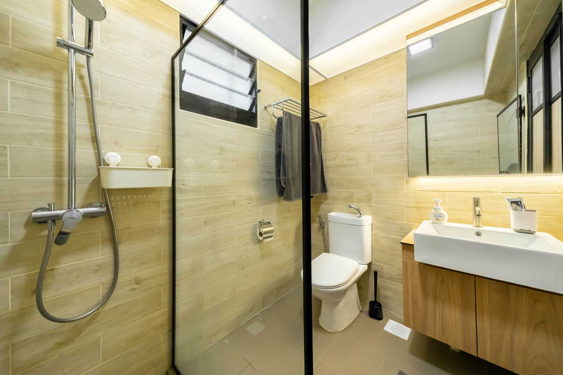 Scandinavian Bathroom with Homogeneous Tiles and Mirror
