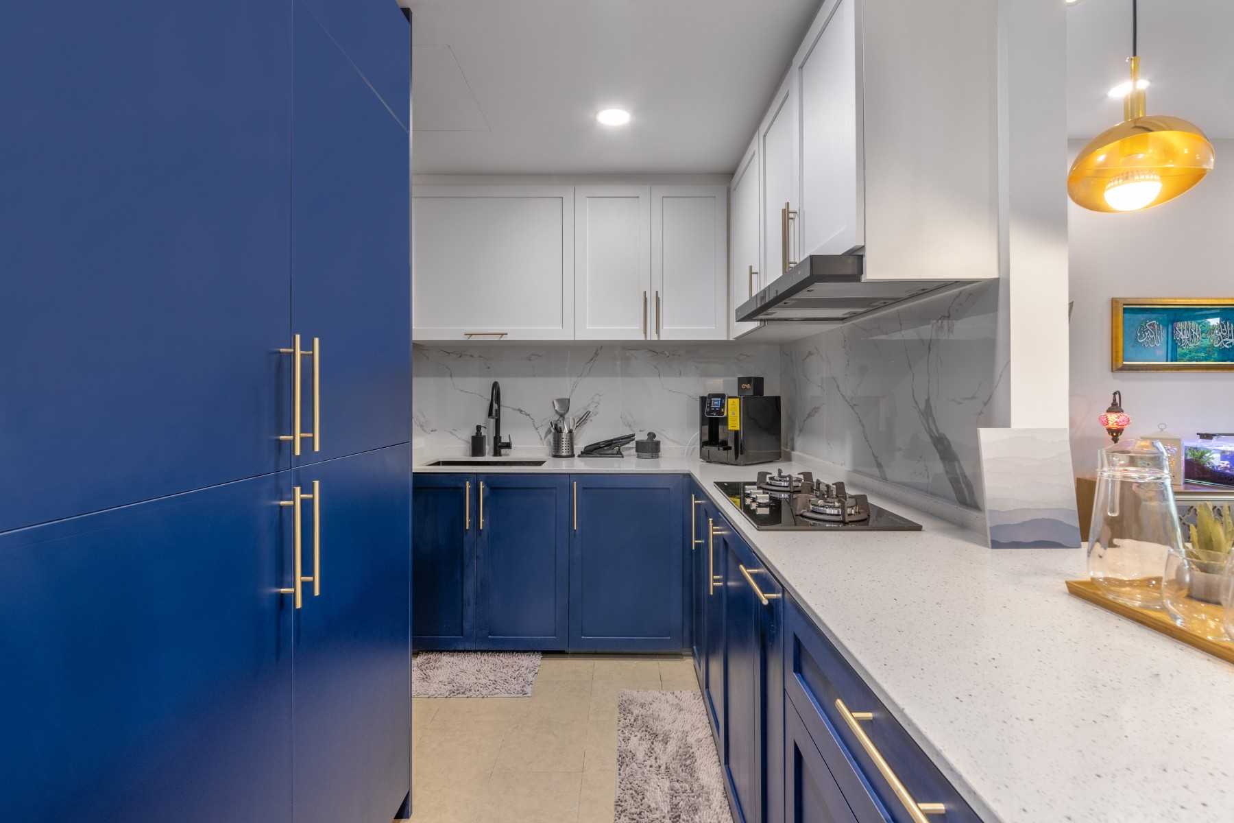 Modern Kitchen with Homogeneous Tiles and Kitchen Island
