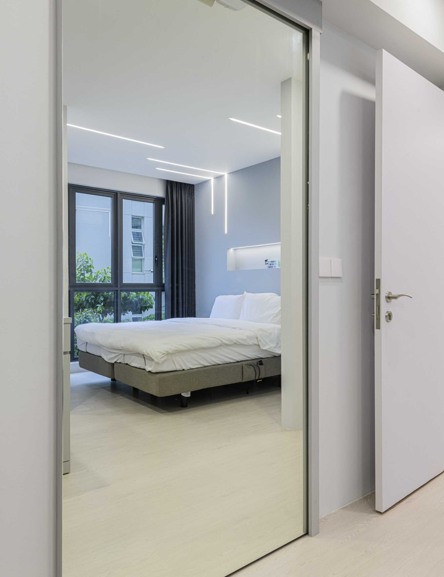 Modern Bedroom with Vinyl Flooring and Flooring