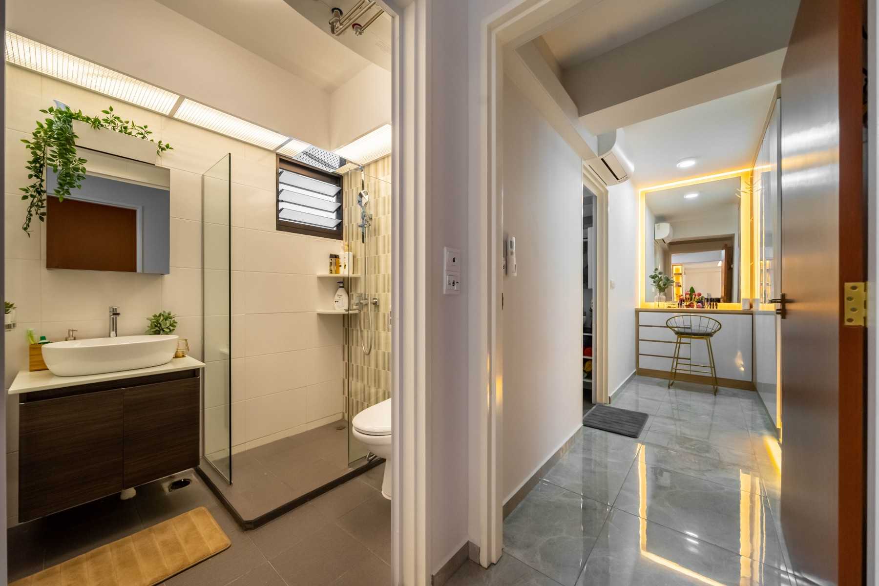Scandinavian Bathroom with Homogeneous Tiles and Mirror