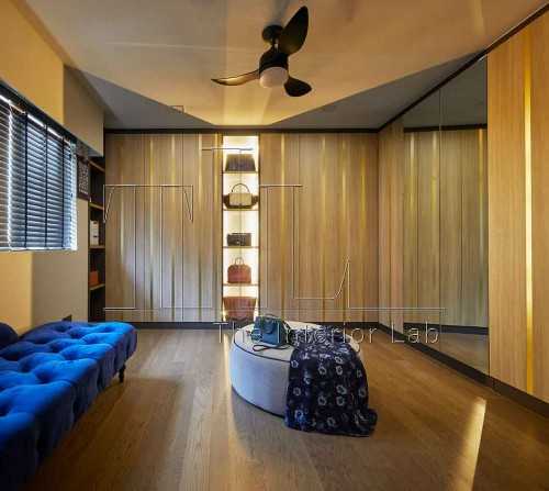 Contemporary Walk-in Wardrobe at Kim Tian Place