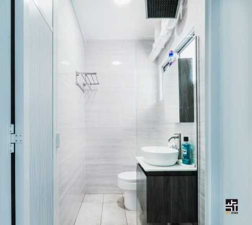 Modern Bathroom at 190 Pasir Ris Street 12