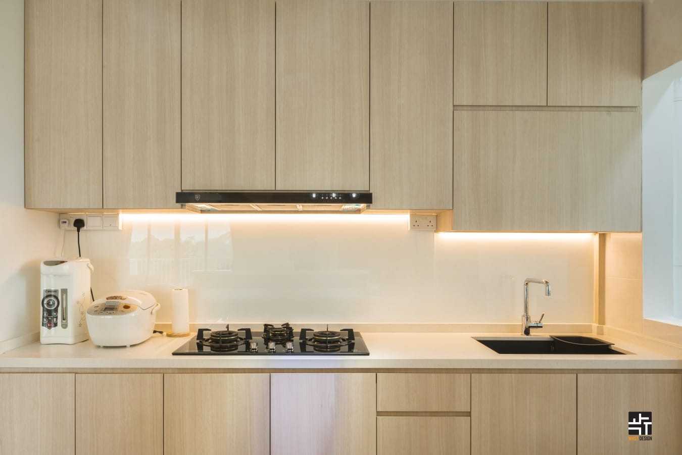 Contemporary Kitchen with Countertop and Open Kitchen