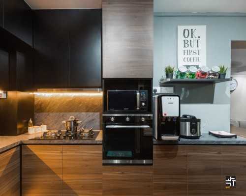 Industrial Kitchen with Kitchen Accessories and Kitchen Cabinets