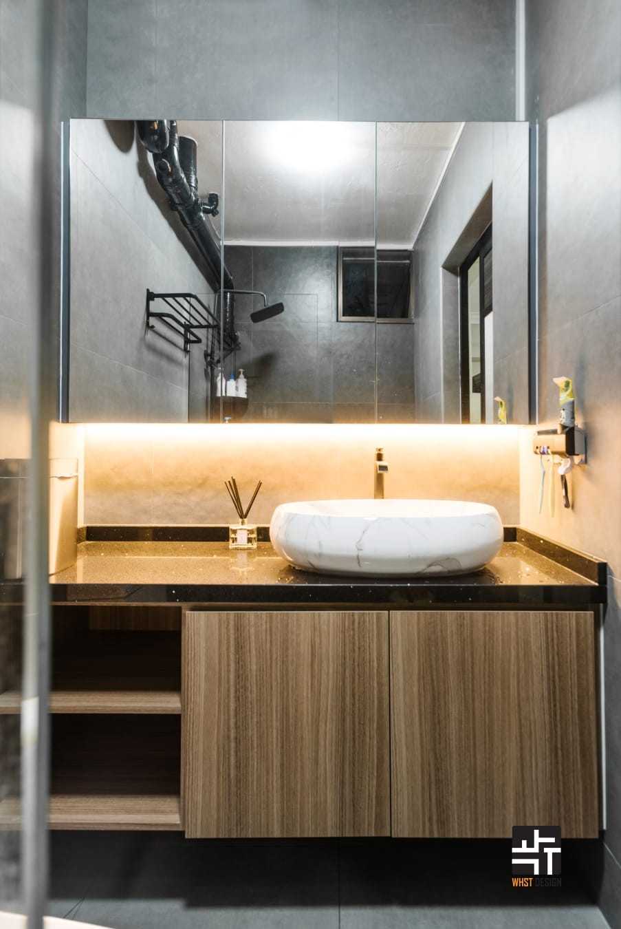 Industrial Bathroom with Countertop and Homogeneous Tiles