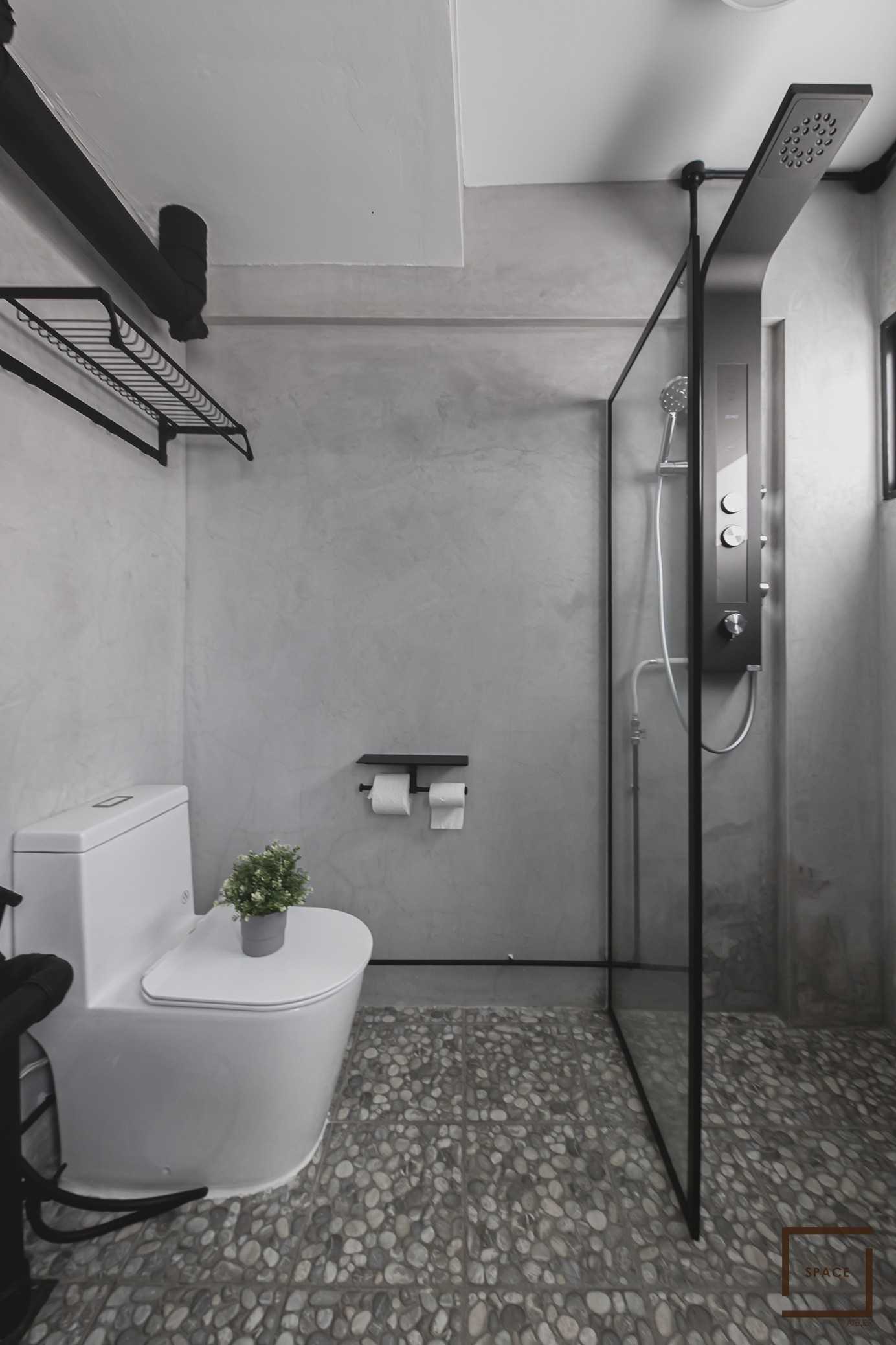 Industrial Bathroom with Bathroom Tap and Toilet Bowl