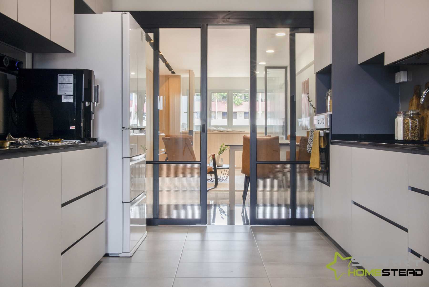 Modern Kitchen with Oven and Refrigerator
