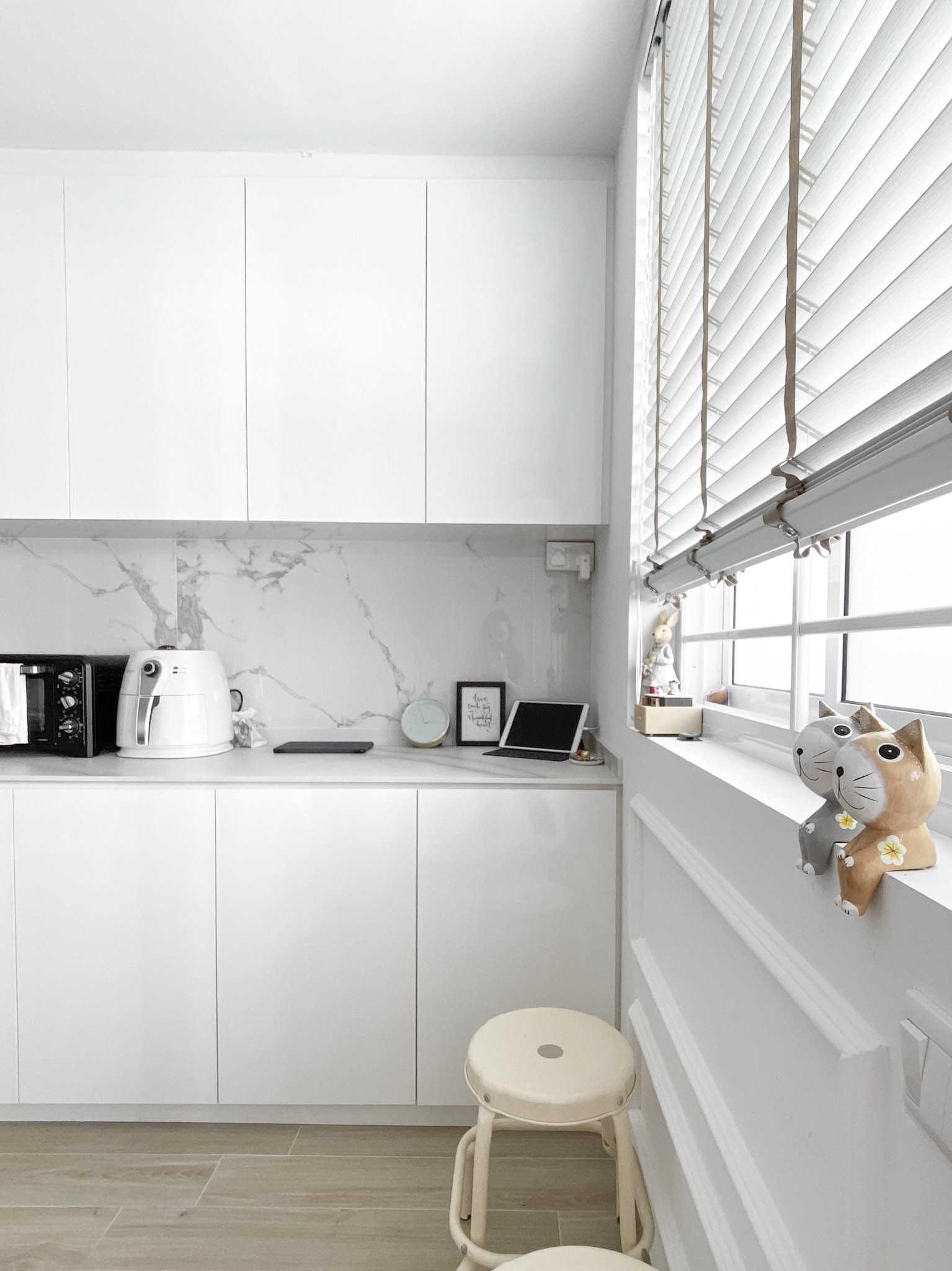 Minimalist Kitchen with Countertop and Cupboard