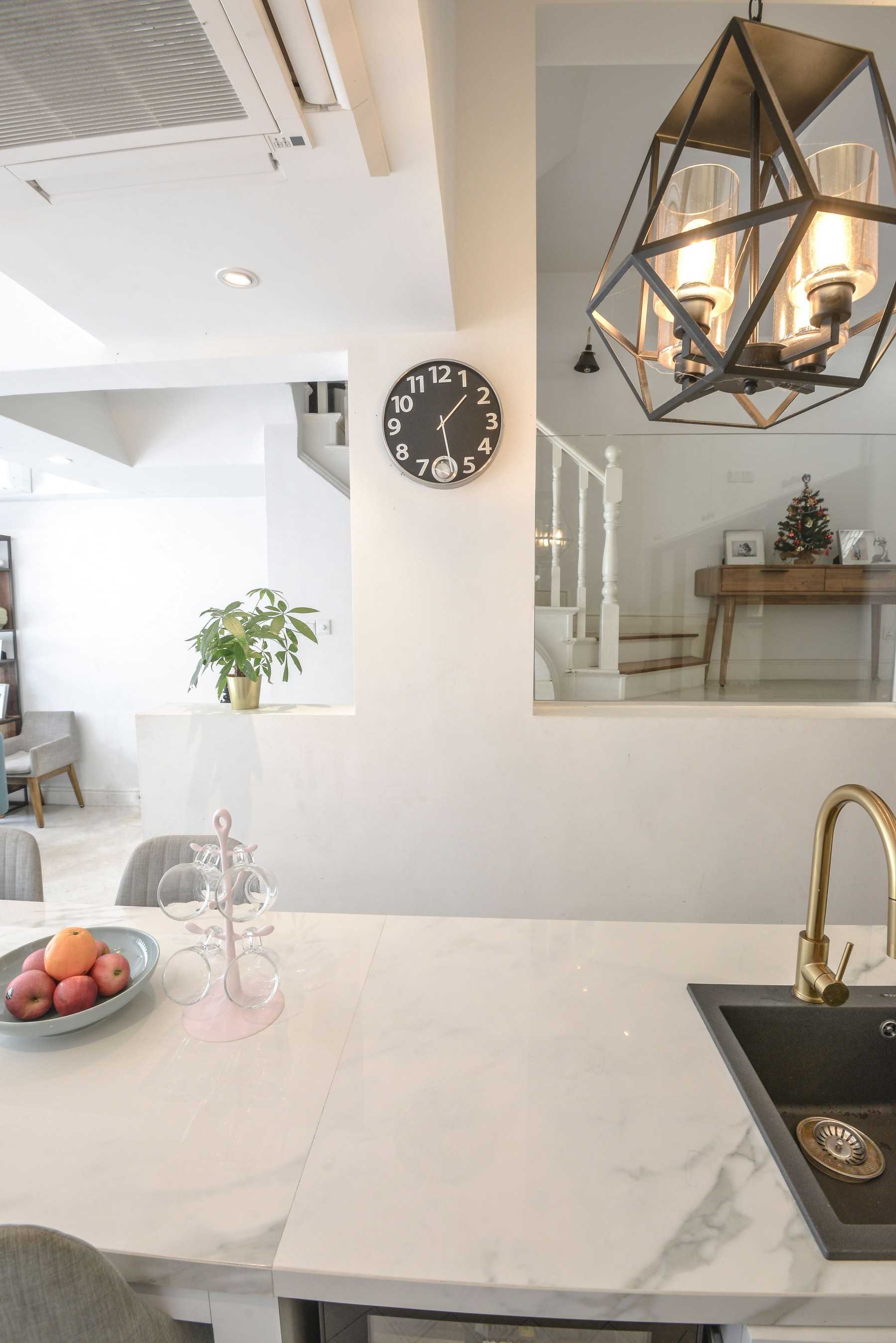 Modern Kitchen with Countertop and Marble Floor