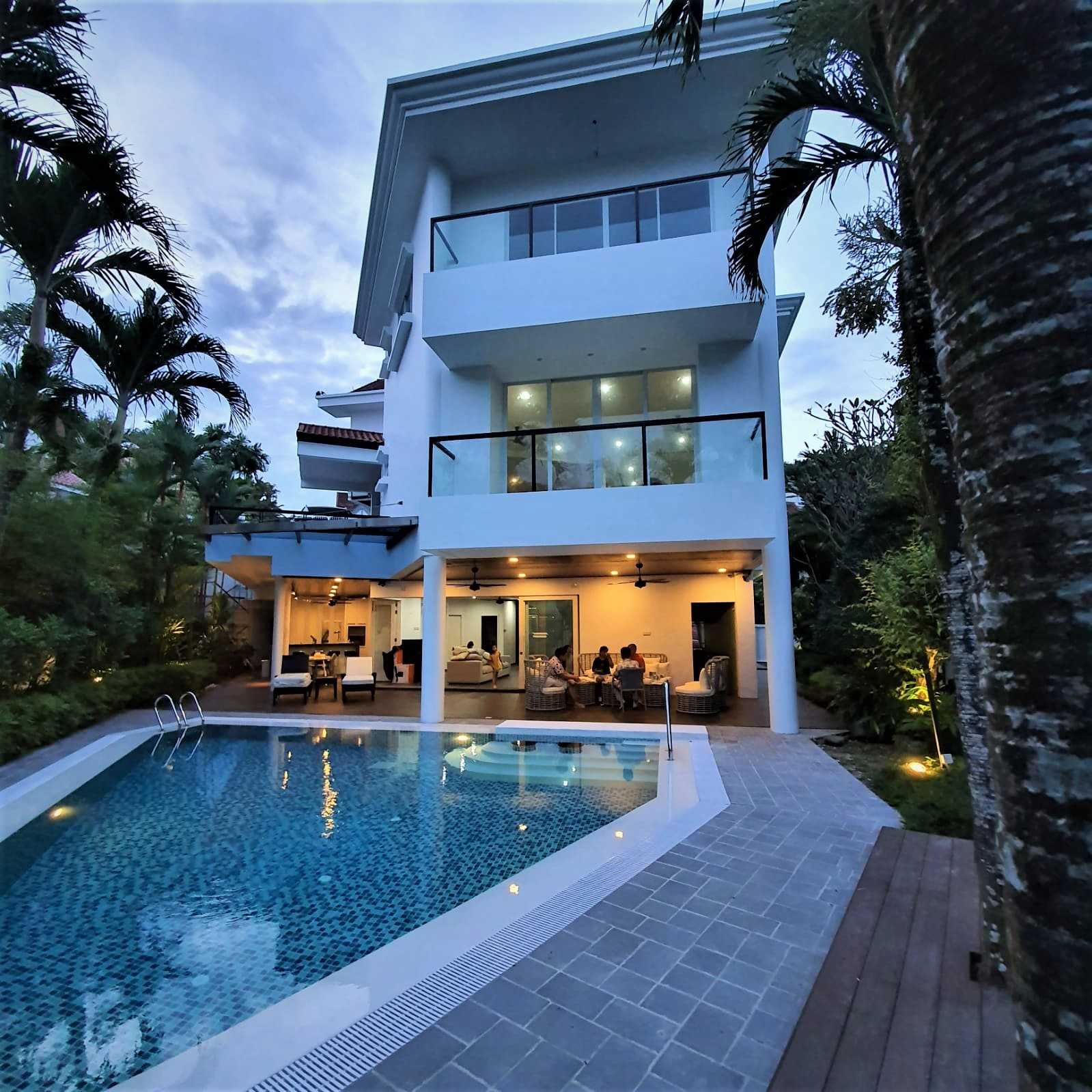 Modern Courtyard with Marble Floor and Wood Flooring