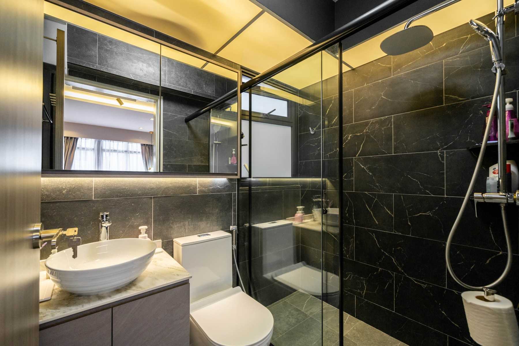Modern Bathroom with Countertop and Bathroom Sinks