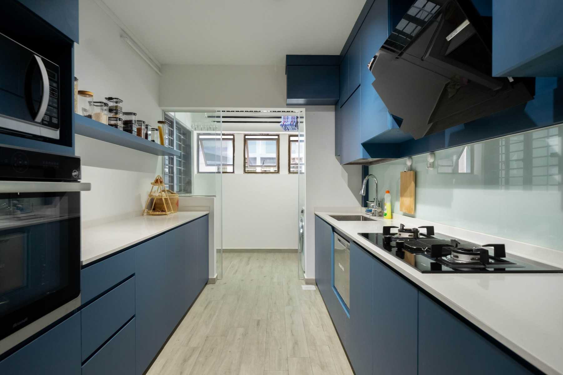 Scandinavian Kitchen with Kitchen Window and Breakfast Counter