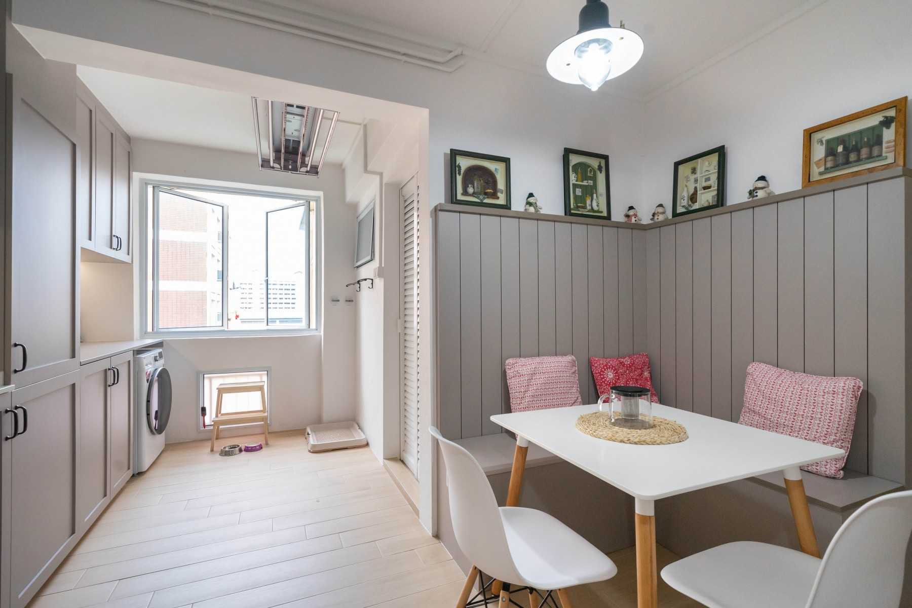 Country Dining Room with Drop Light and Downlights