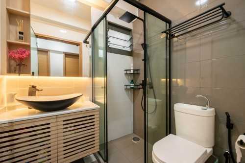 Scandinavian Bathroom at 479 Yishun