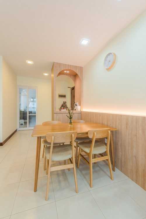 Contemporary Dining Room at 270A Sengkang Central