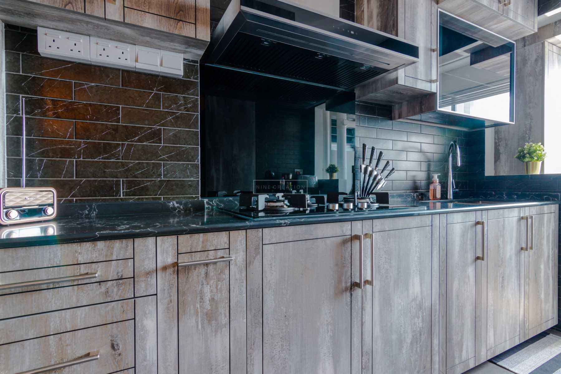 Modern Kitchen with Countertop and Homogeneous Tiles