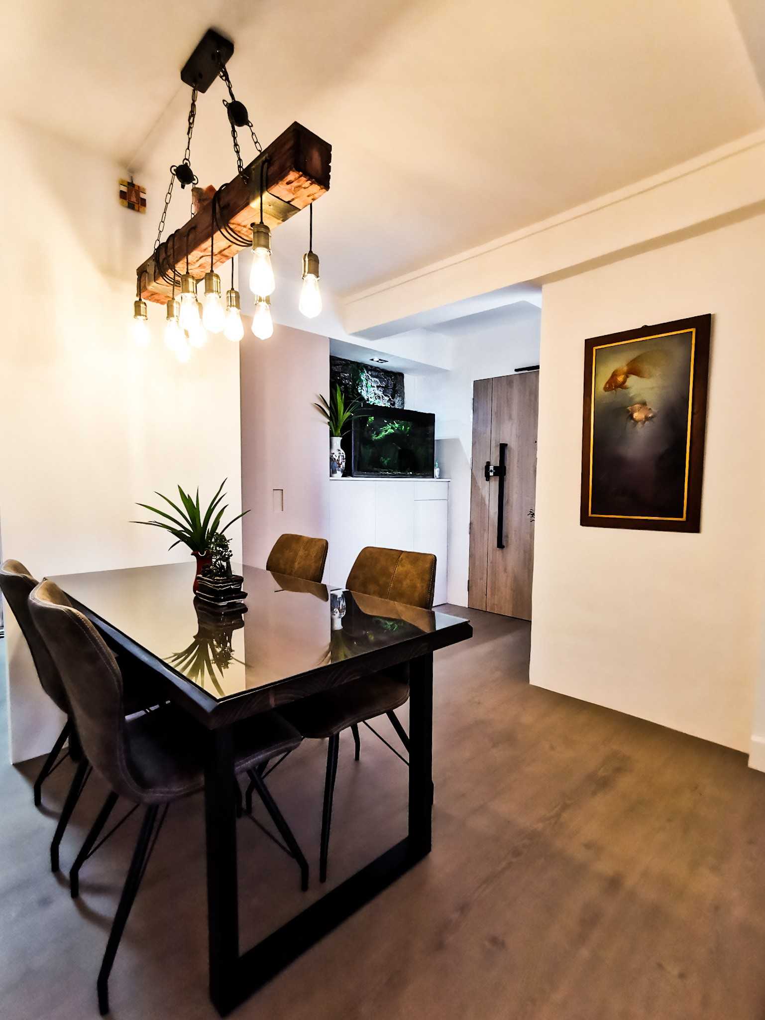 Contemporary Dining Room with Dining Table and Dining Chairs