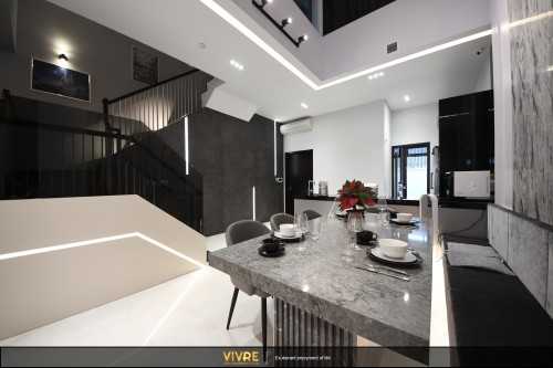 Modern Dining Room at Luxus Hill Drive