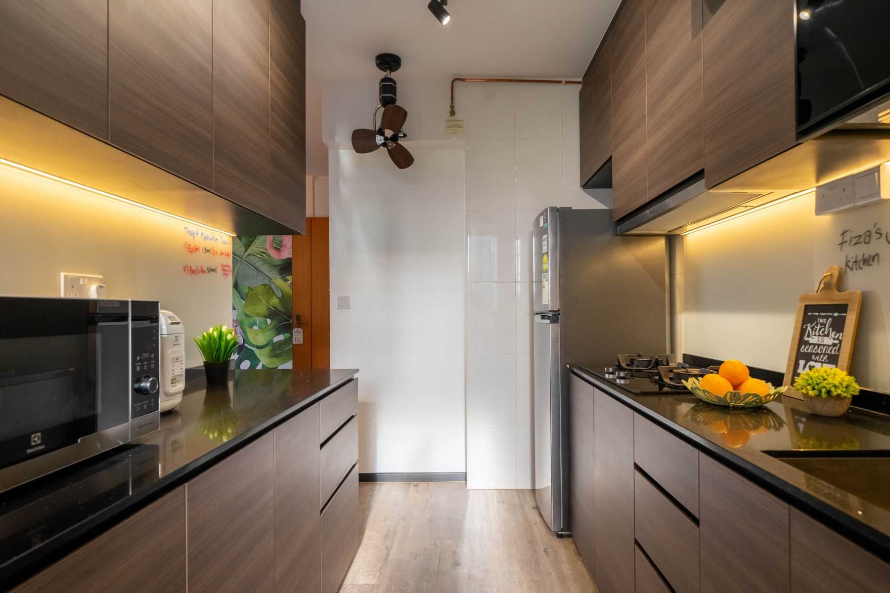 Contemporary Kitchen with Countertop and Kitchen Island