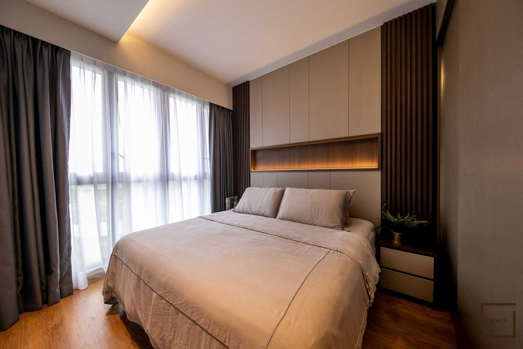 Modern Bedroom with Vinyl Flooring and Wardrobe