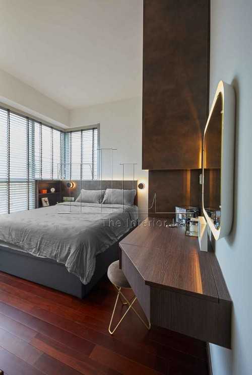 Modern Bedroom at Queens Peak