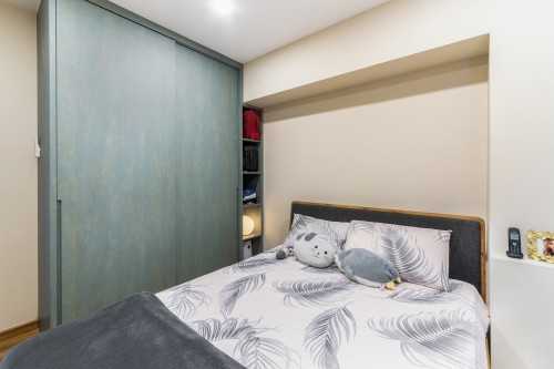 Contemporary Bedroom at 534 Jelapang