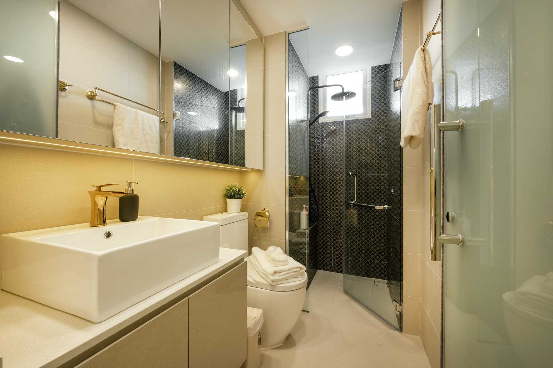 Asian Bathroom with Countertop and Homogeneous Tiles