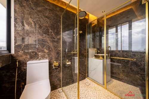 Modern Bathroom at 50 Draycott Park