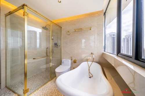 Modern Bathroom at 50 Draycott Park
