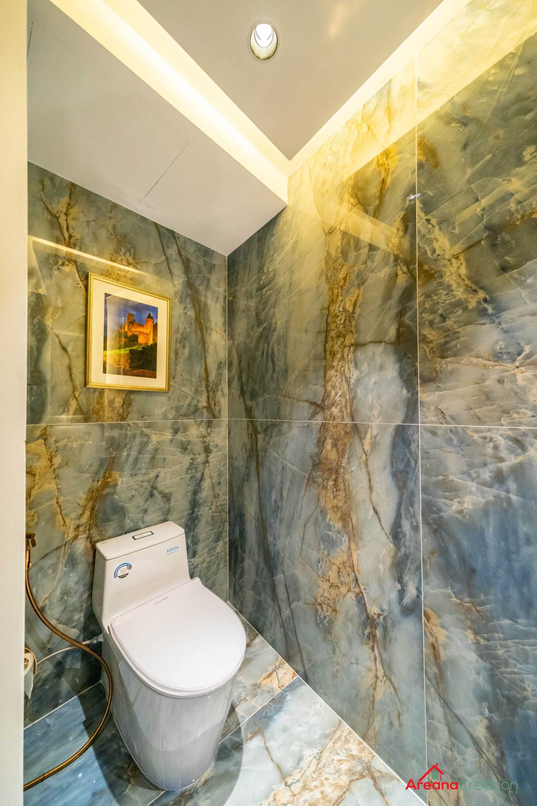 Modern Bathroom with Marble Floor and Mirror