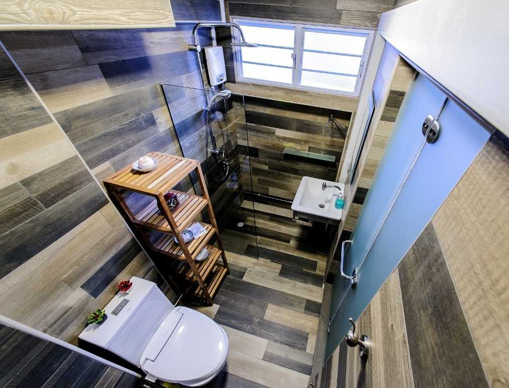 Eclectic Bathroom with Homogeneous Tiles and Wood Flooring