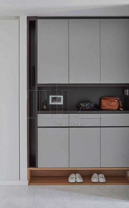 Contemporary Foyer at 1 Dundee Road