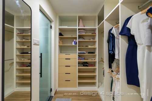 Contemporary Walk-in Wardrobe at Yio Chu Kang | Grande Vista