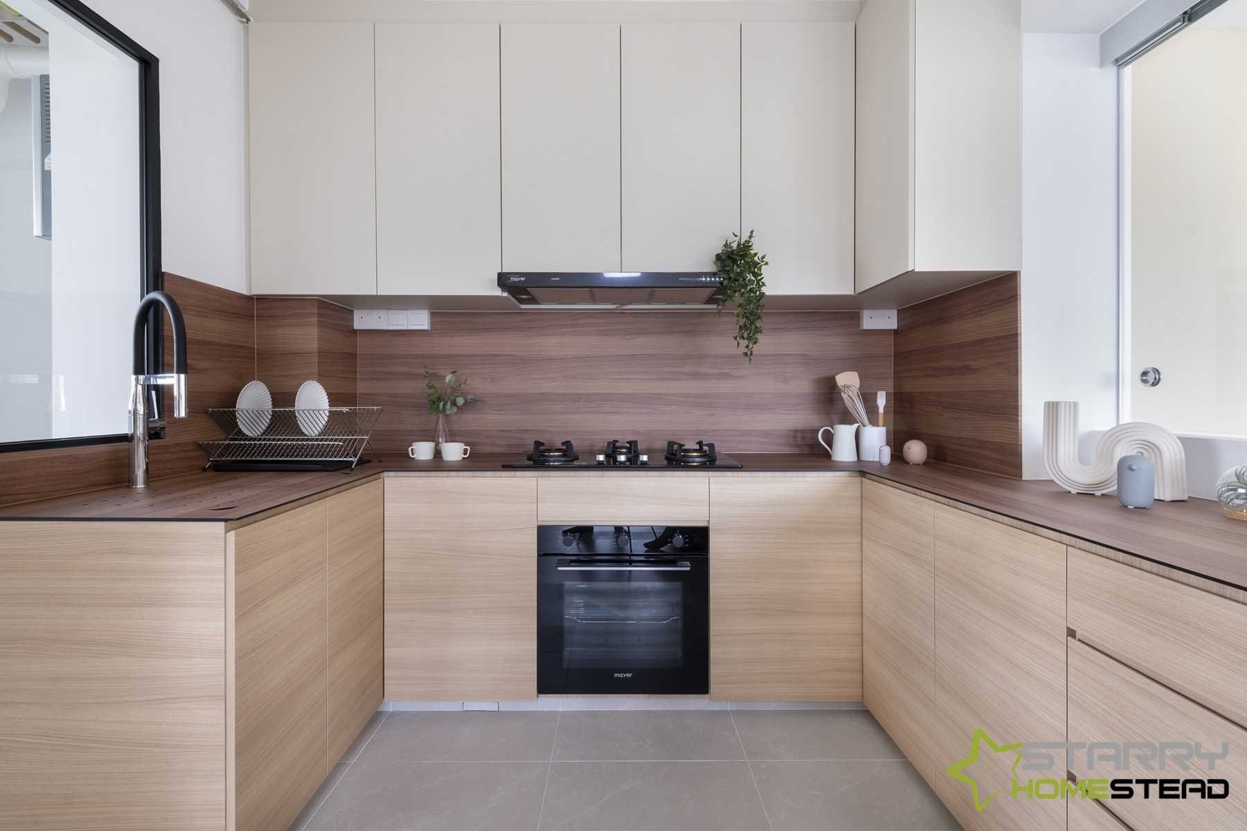 Scandinavian Courtyard with Kitchen Tap and Kitchen Cabinets