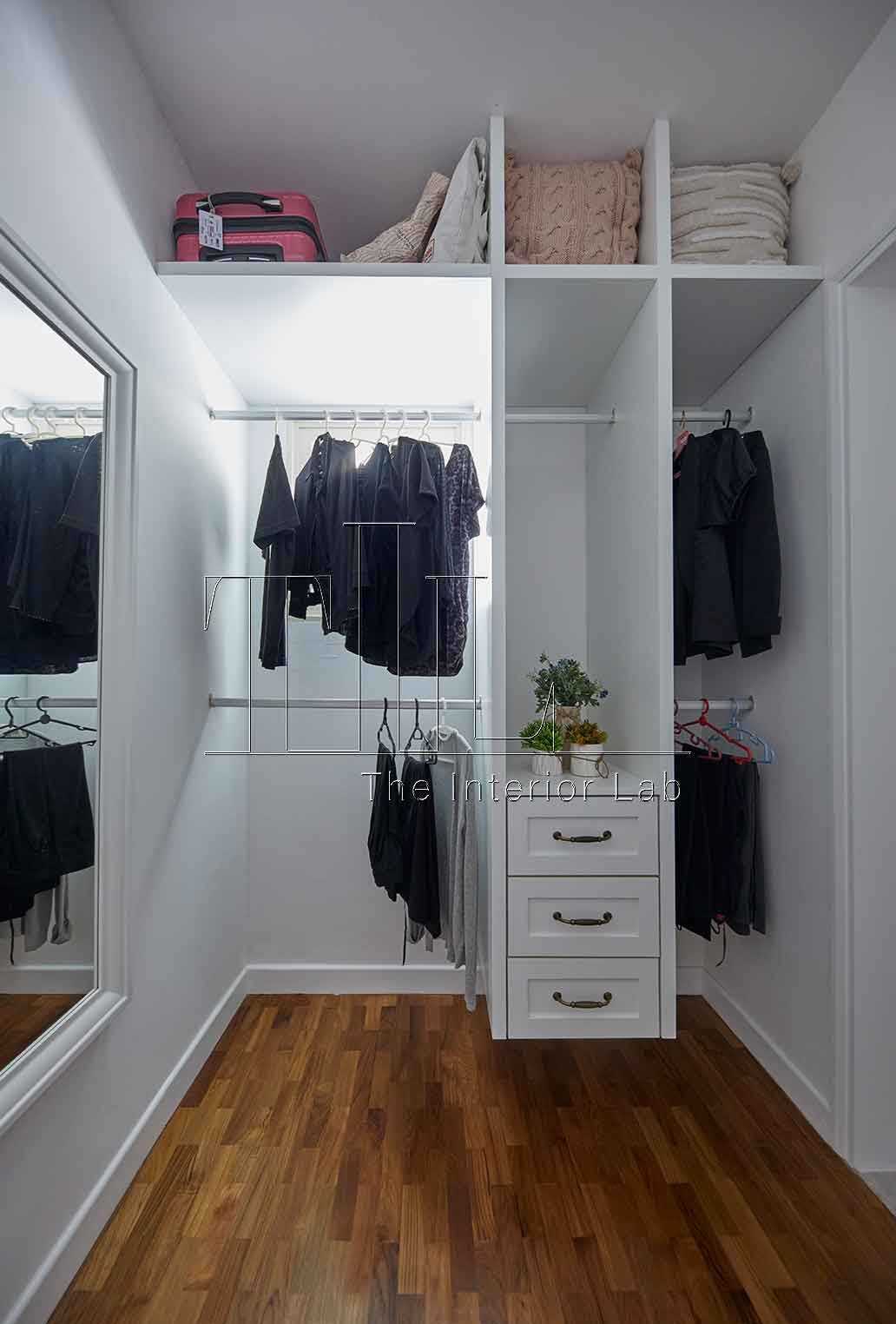Minimalist Walk-in Wardrobe with Parquet Floor and Mirror