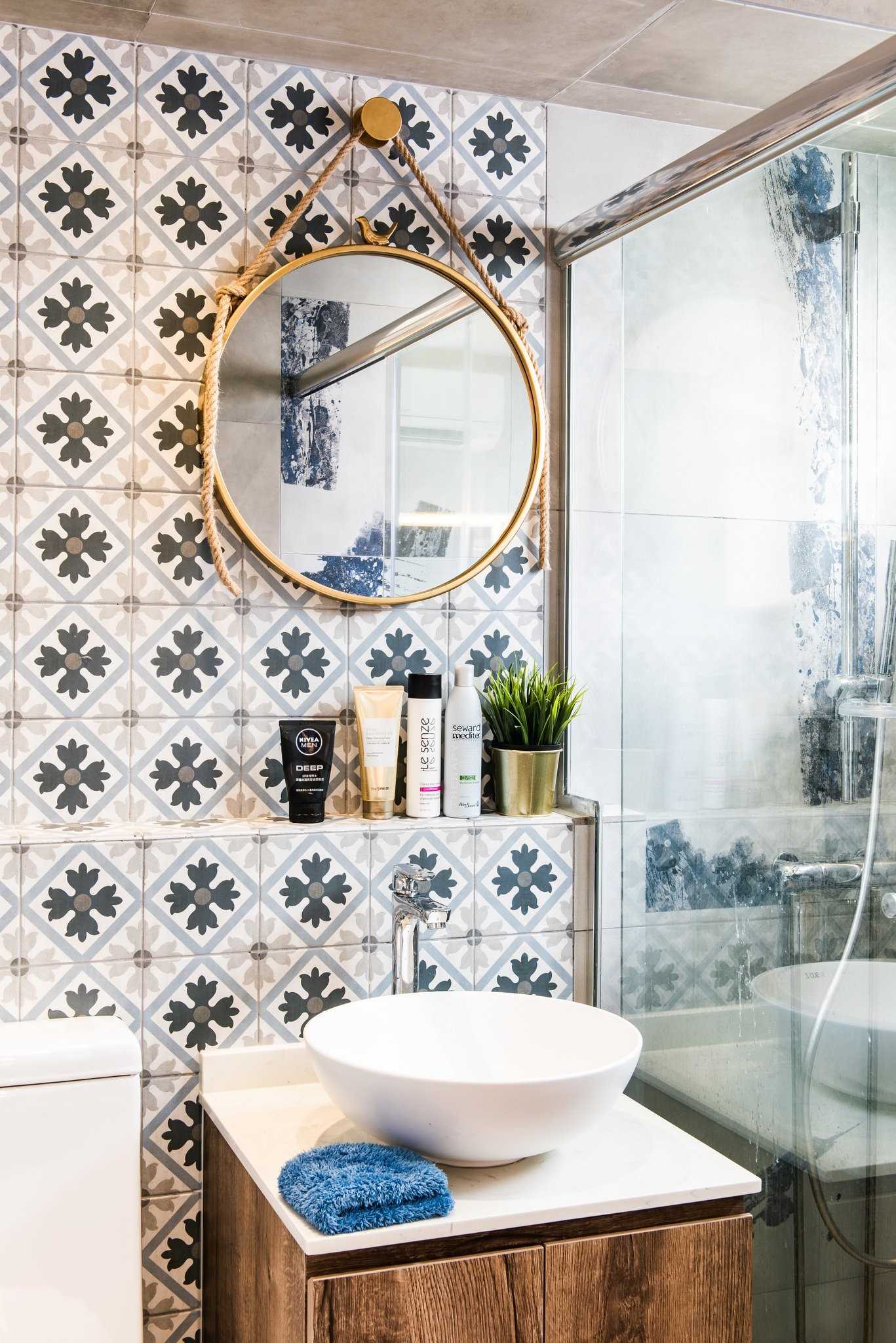 Eclectic Bathroom with Countertop and Homogeneous Tiles