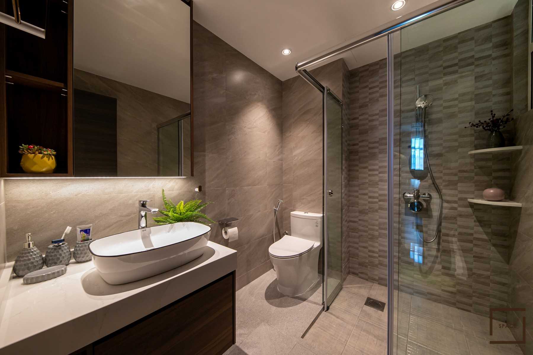 Contemporary Bathroom with Bathroom Stools and Toilet Bowl