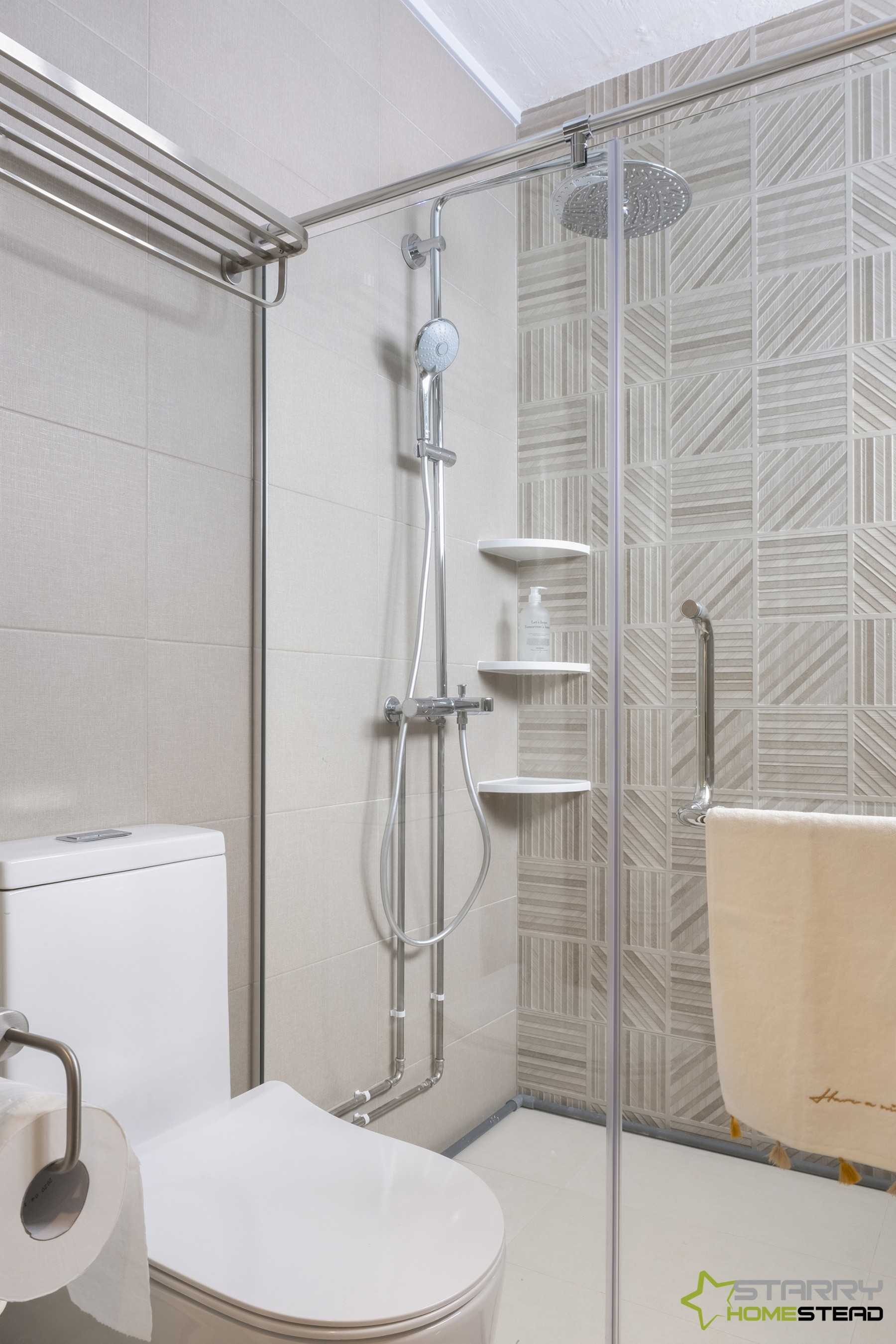 Scandinavian Bathroom with Rainshower and Showers