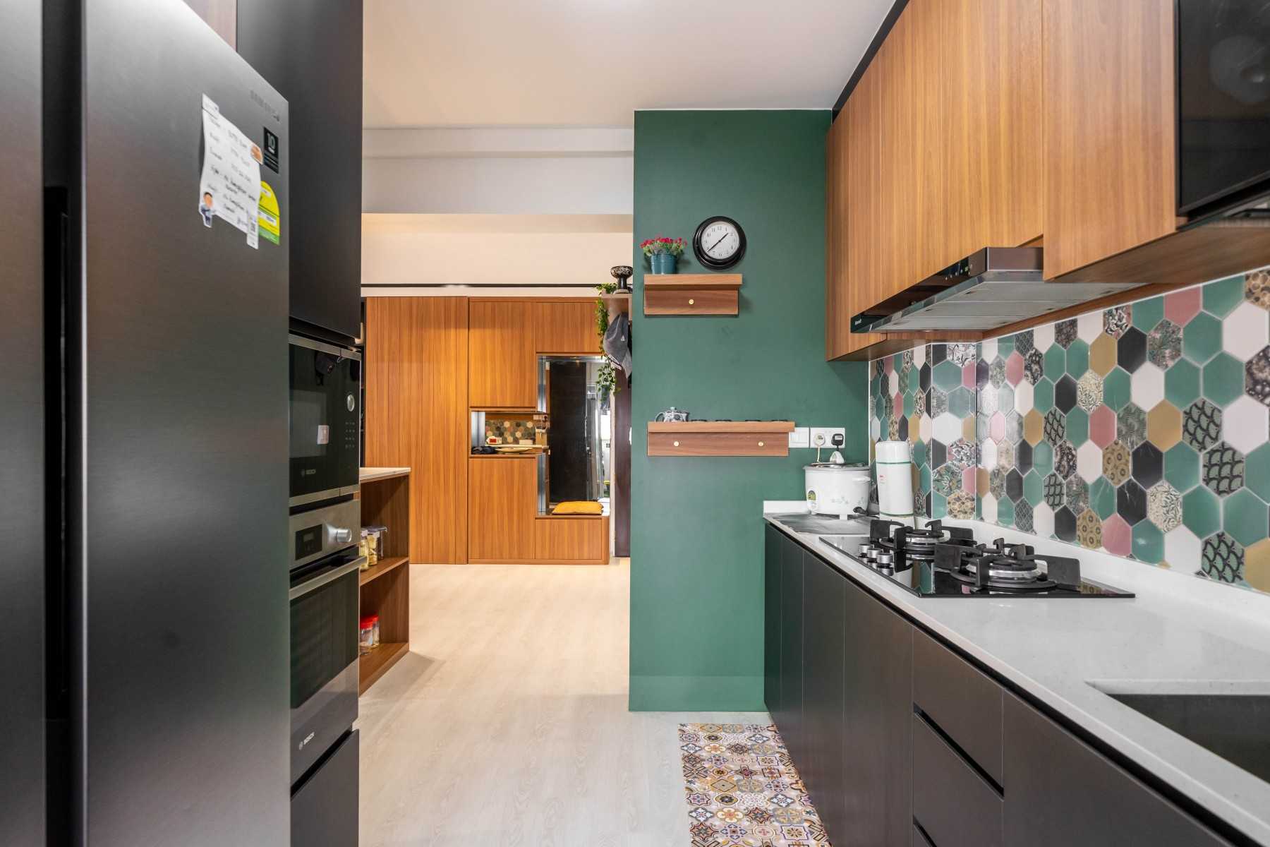 Modern Kitchen with Wood Flooring and Kitchen Window
