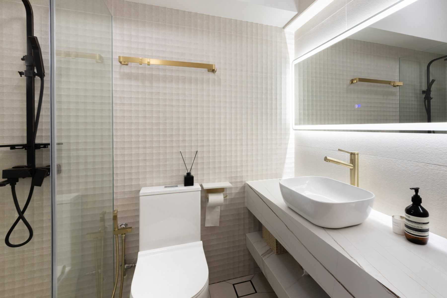 Scandinavian Bathroom with Homogeneous Tiles and Mirror
