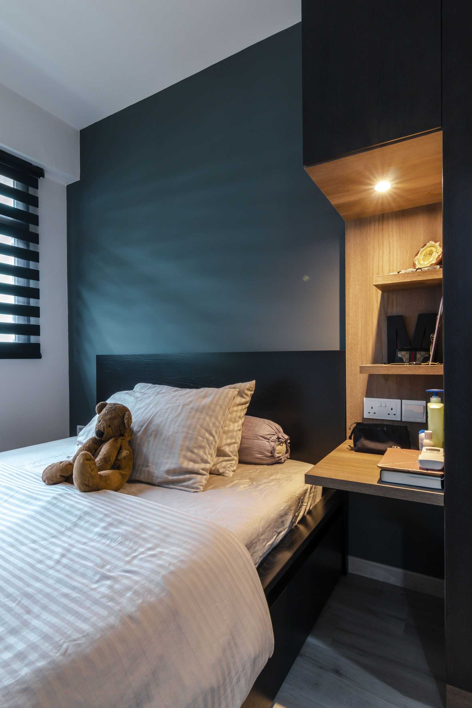 Modern Bedroom with Vinyl Flooring and Wardrobe
