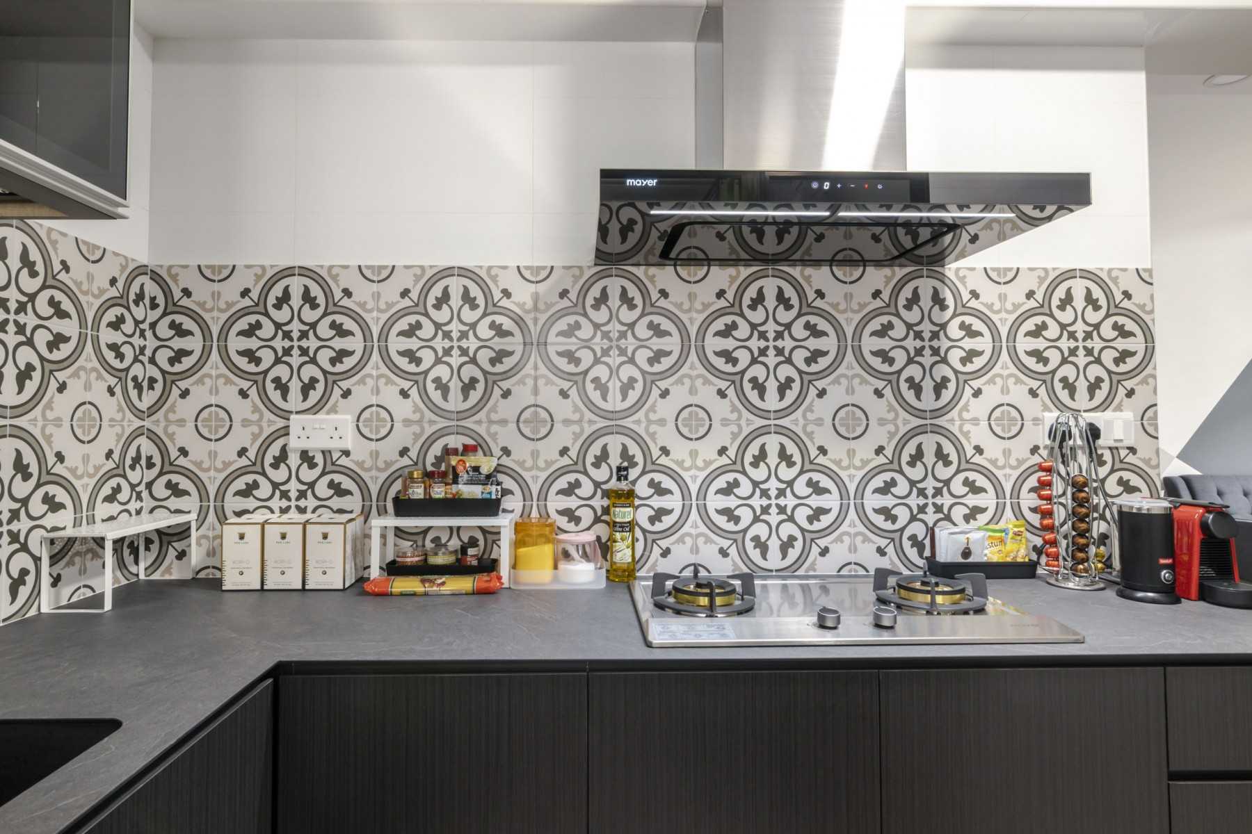 Modern Kitchen with Countertop and Breakfast Counter