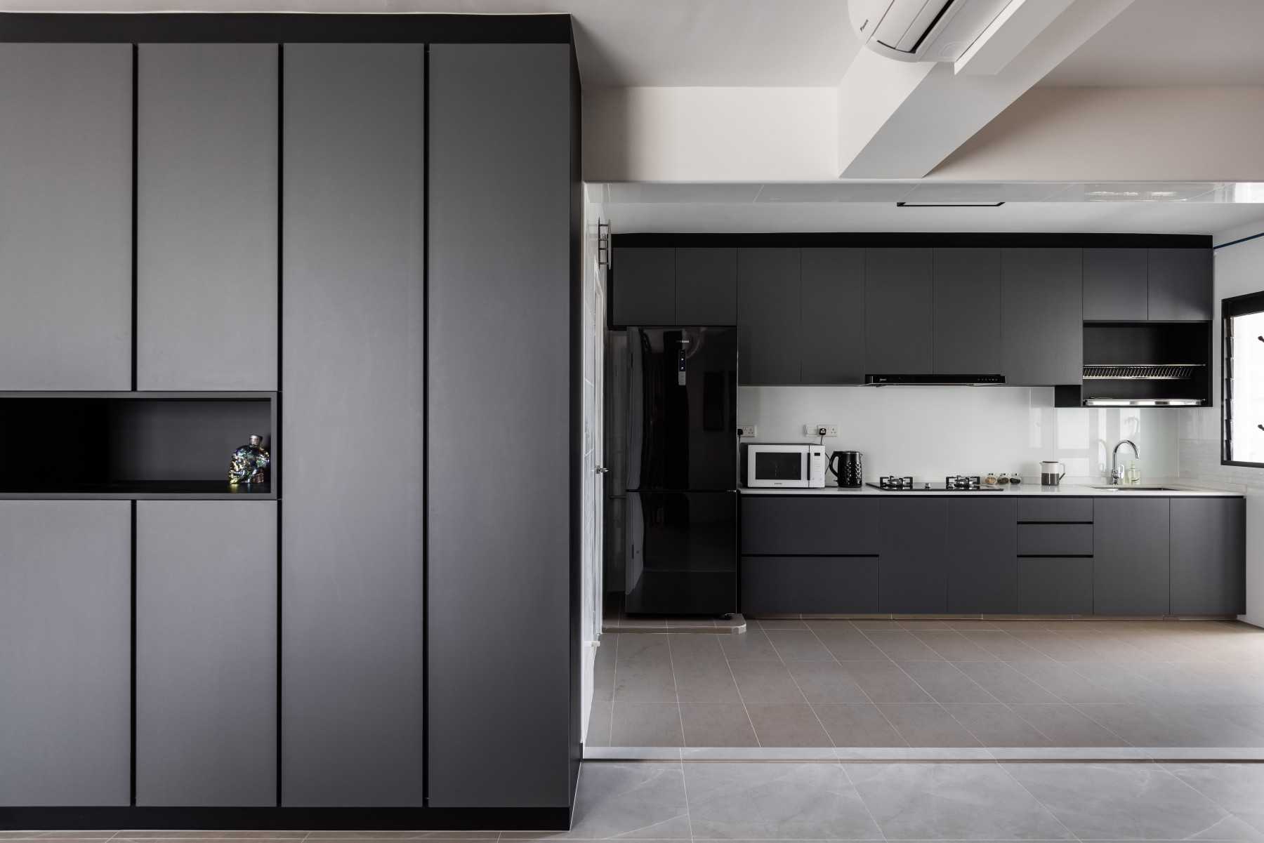Contemporary Kitchen with Open Kitchen and Kitchen Backsplash